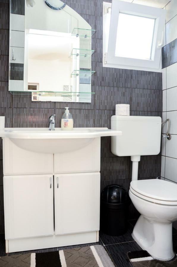 Apartment Andreja セニ エクステリア 写真